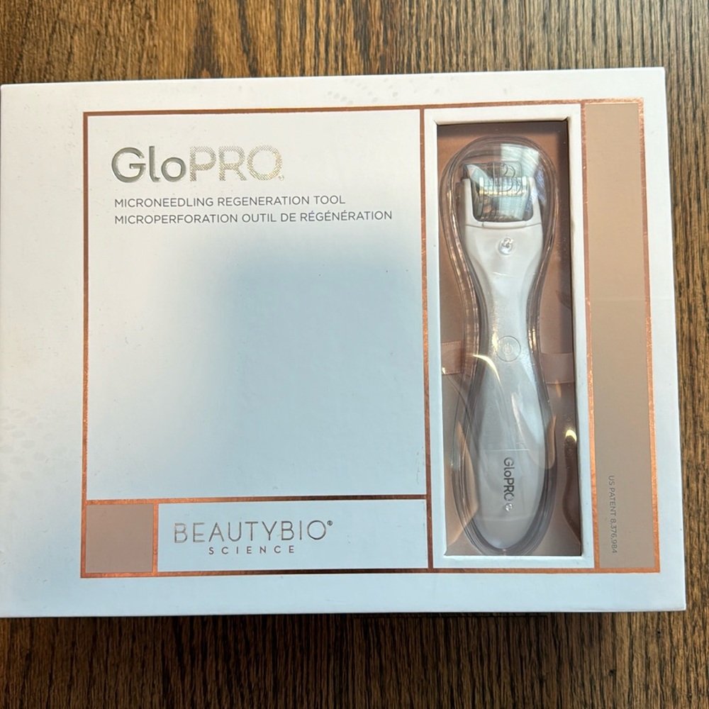 GloPro Microneedling Regeneration Tool